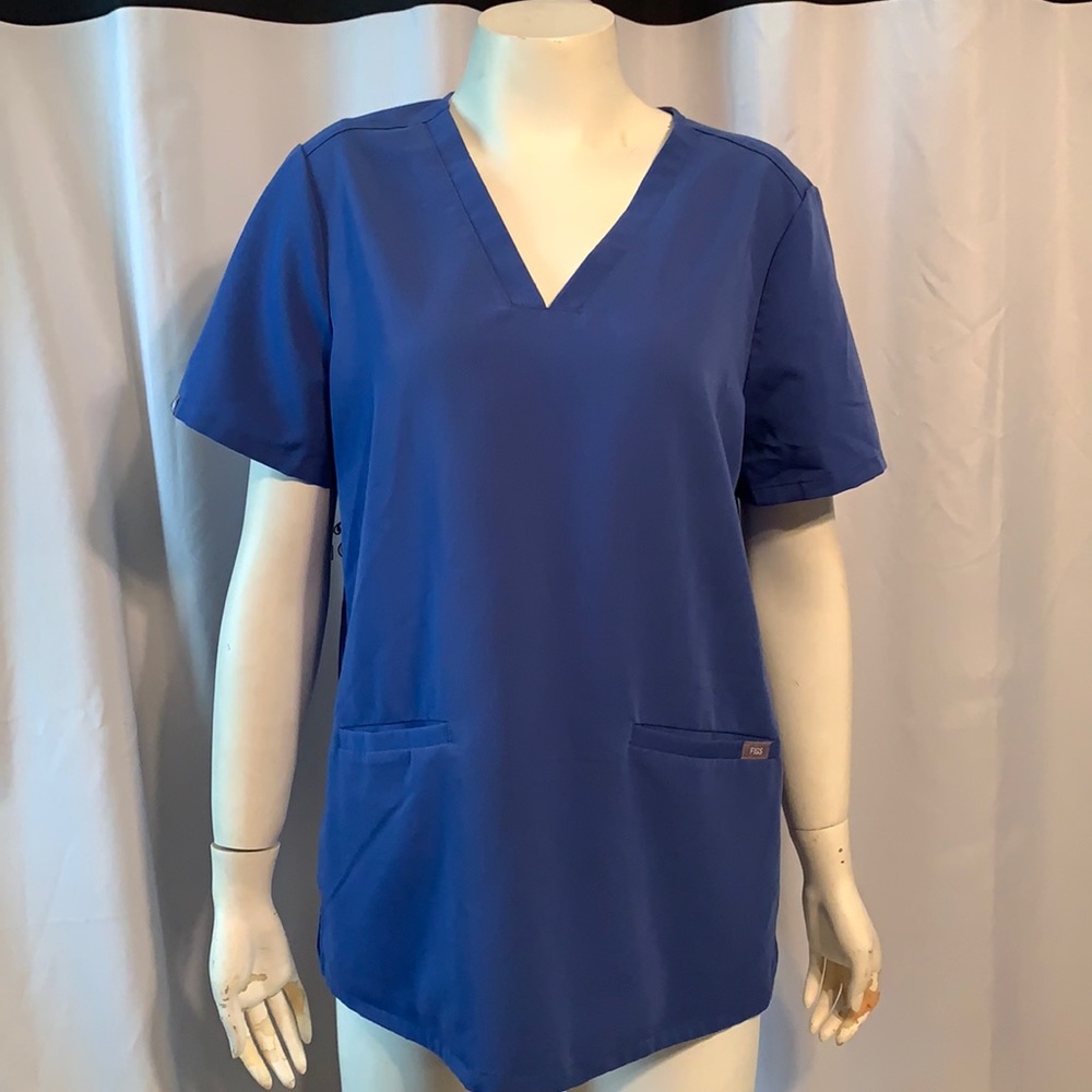 FIGS Denim Blue Casma 3 Pocket Scrub Top M